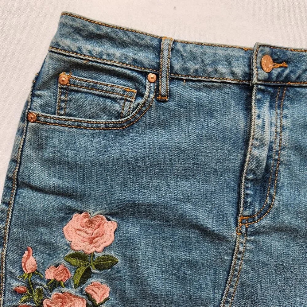 Guess Floral Embroidered Mini Skirt Denim Jean Girly Cute Pink Roses Boho M - Picture 5 of 15